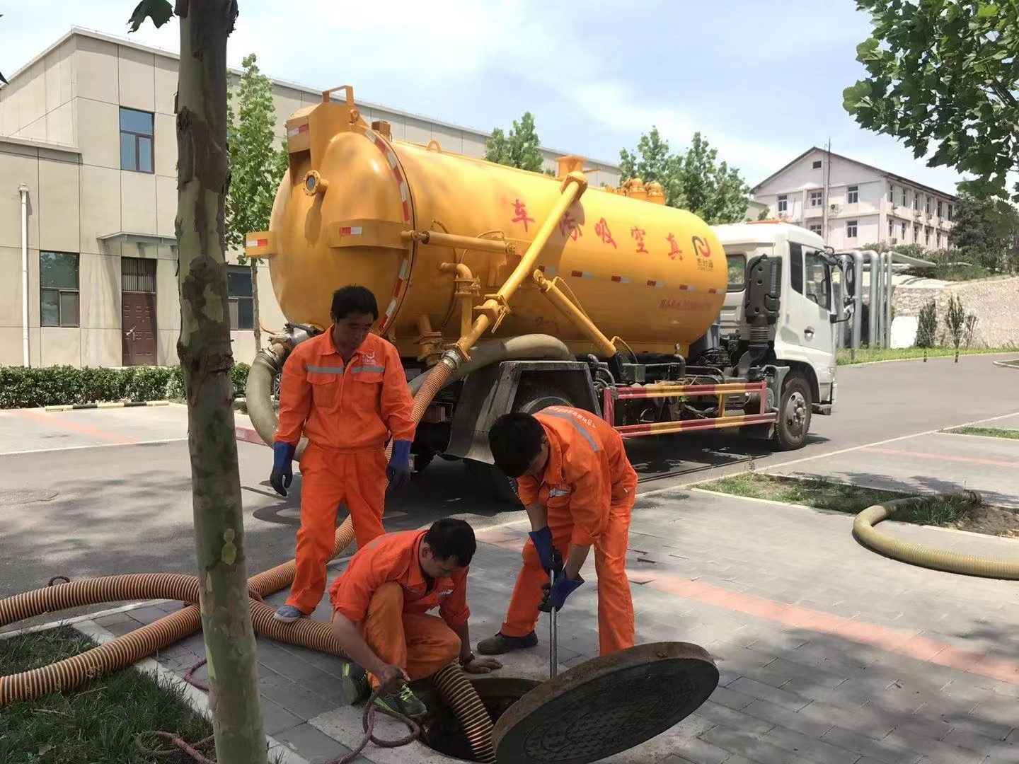 高州化粪池清理与5-8吨吸粪车施工效率分析